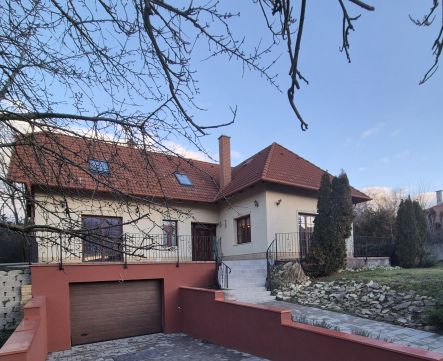 Eladó Ház 2096 Üröm , Önálló családi ház Ürömön, természetvédelmi terület szomszédságában.