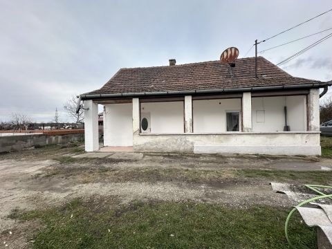 Eladó Ház 7000 Sárbogárd 