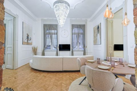 Eladó Lakás 1094 Budapest 9. kerület , Corvinnegyed metrónál, felújított, 107 nm-es, 3 szobás lakás