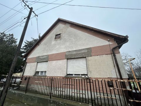 Eladó Ház 5052 Újszász 