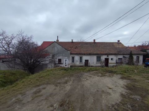 Eladó Ház 8100 Várpalota 