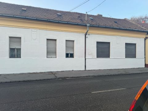 Eladó Ház 1181 Budapest 18. kerület , Befektetők figyelmébe Budapest 18 kerület Baross utca!! 