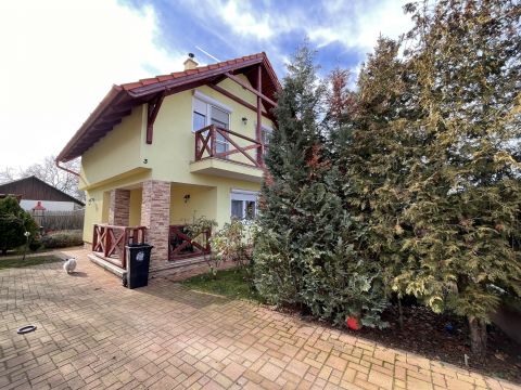 Eladó Ház 5465 Cserkeszőlő , Nappali + 3 szobás családi ház, központhoz közel