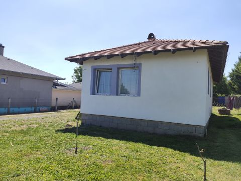 Eladó Ház 8131 Enying , Enying-balatonbozsok, rendezett, jó utcában