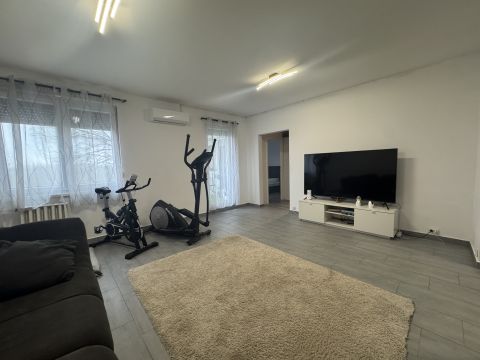 Eladó Lakás 1048 Budapest 4. kerület , Kiváló lokációval rendelkező Káposztásmegyeri lakás!