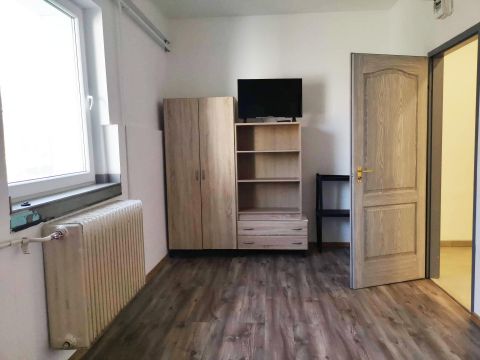 Kiadó Lakás 6033 Városföld MUNKÁSSZÁLLÁS Merci gyár közelében kiadó!