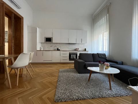 Kiadó Lakás 1061 Budapest 6. kerület 