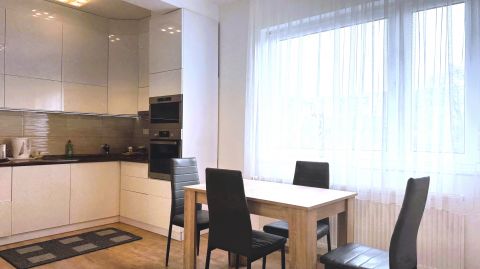 Kiadó Lakás 4028 Debrecen Nagyerdőn újabb építésű társasházban, nappali + 3 szobás lakás KIADÓ!