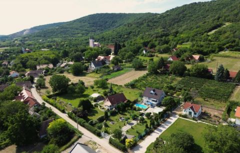 Eladó Ház 7800 Siklós  === Máriagyűdi templom szomszédságában panorámás ház===