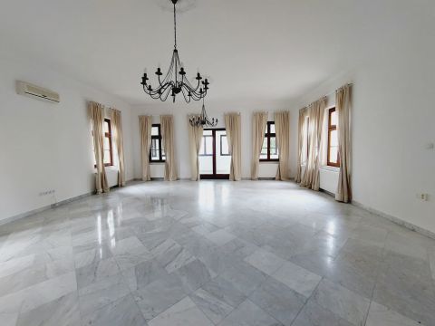 Kiadó Ház 1121 Budapest 12. kerület , NORMAFÁNÁL 7SZOBÁS PANORÁMÁS VILLA, BELTÉRI WELLNESS RÉSZLEG