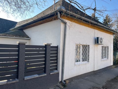 Eladó Ház 1163 Budapest 16. kerület , Sashalom kertvárosában ikerházfél kis kerttel Eladó