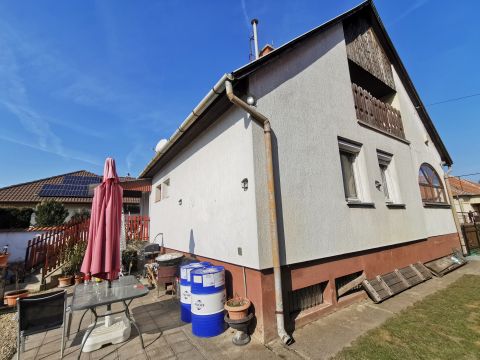 Eladó Ház 6000 Kecskemét Konyha-étkező + 3 szobás felújított ház (garázs,pince...)