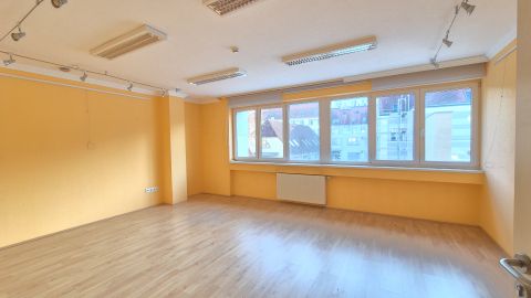 Eladó Iroda 6000 Kecskemét , Belvárosi panorámás 113,62 nm-es iroda, irodaházban.