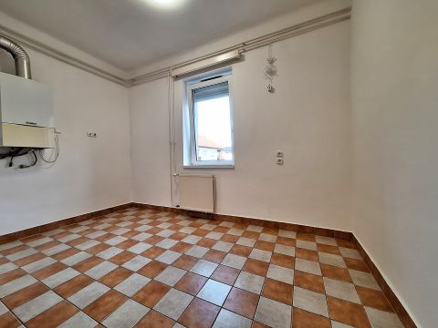 Kiadó Lakás 9022 Győr AZONNAL KÖLTÖZHETŐ ERKÉLYES LAKÁS A BELVÁROSBAN!