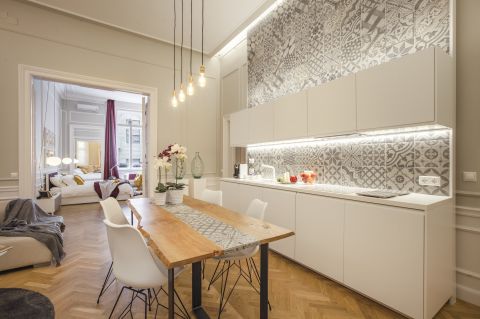 Eladó Lakás 1053 Budapest 5. kerület , Ferenciek terénél, két lakrésszé alakított, felújított!