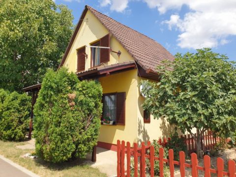 Eladó Ház 7700 Mohács , Csencsevár
