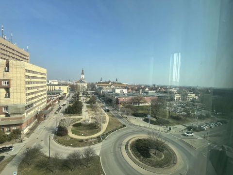 Eladó Iroda 6000 Kecskemét , VÁROSRA néző panorámával kiváló adottságú iroda!