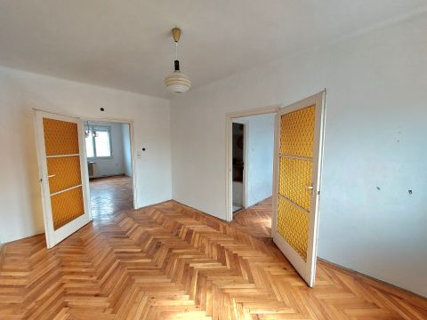 Eladó Lakás 8000 Székesfehérvár , Fáy András lakótelepen 62 m2-es, 2,5 szobás, erkélyes lakás