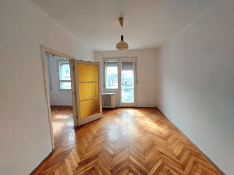 Eladó Lakás 8000 Székesfehérvár Fáy András lakótelepen 62 m2-es, 2,5 szobás, erkélyes lakás