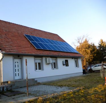 Eladó Ház 2475 Kápolnásnyék Kutas sor közelében.
