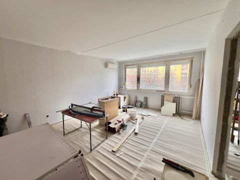 Eladó Lakás 1108 Budapest 10. kerület , Felújított első emeleti lakás