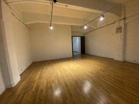Kiadó Üzlethelyiség 1113 Budapest 11. kerület , Daróczi út