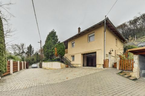 Eladó Ház 7100 Szekszárd , 7100 Szekszárd, Bottyán hegy