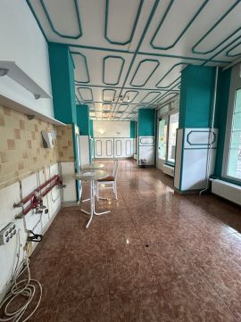 Kiadó Üzlethelyiség 2400 Dunaújváros 