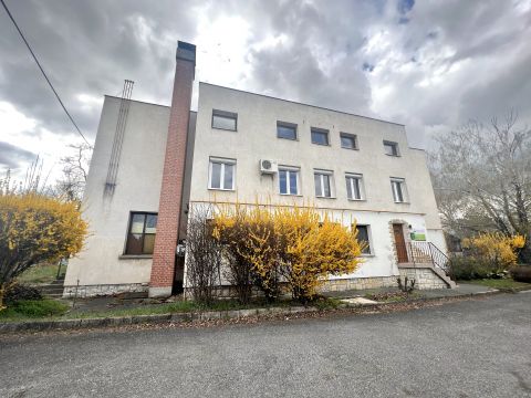 Eladó Irodaépület 8200 Veszprém 