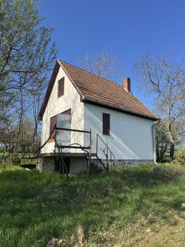 Eladó Ház 9081 Győrújbarát , Csendes hétvégi ház