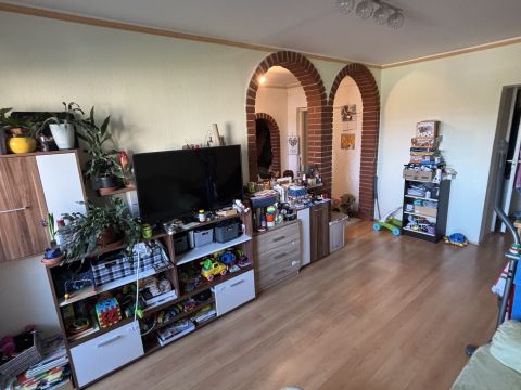 Eladó Lakás 8200 Veszprém , Veszprémi panellakás eladó – kilátással a Bakonyra!