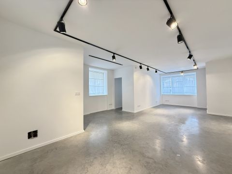 Eladó Lakás 1062 Budapest 6. kerület , Egyedi felújított Studió lakás a VI kerületben