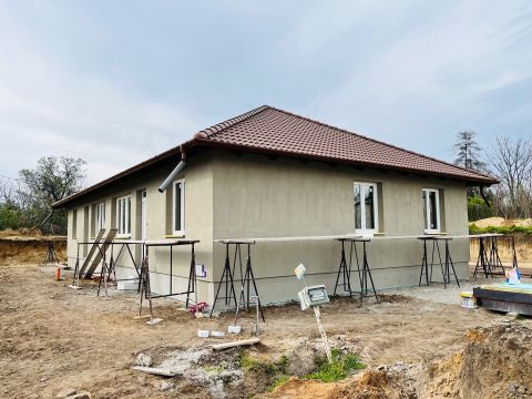 Eladó Ház 2200 Monor , 3 szoba + nappalis, 3 gyerekes CSOK-ra alkalmas újépítésű!