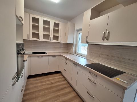 Eladó Ház 2146 Mogyoród , Mogyoród-felsőn közel a HÉV állomáshoz.