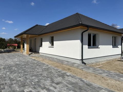 Eladó Ház 2376 Hernád , Vasútállomás  közelében