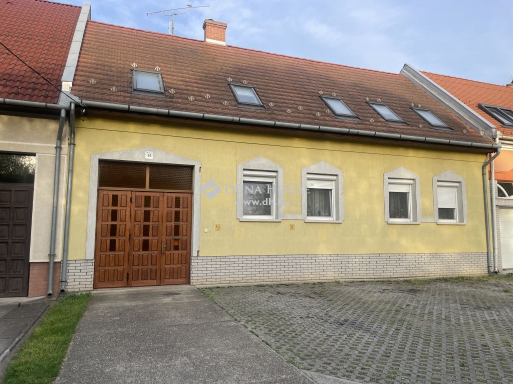 6000 Kecskemét , Vacsiközben kiváló helyen 2 szintes családi ház eladó — 1/28