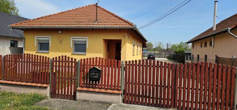 Eladó Ház 2251 Tápiószecső 