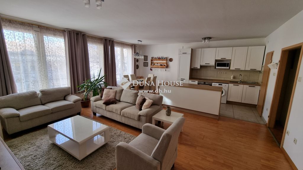4025 Debrecen , A belváros szívében — 1/23