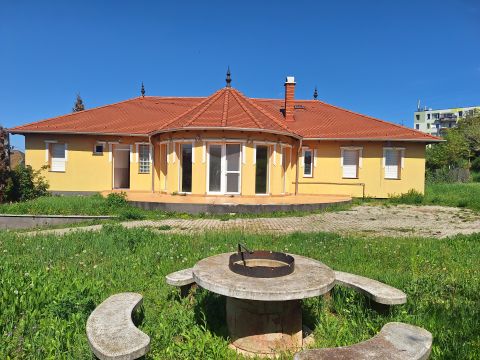 Eladó Ház 2800 Tatabánya 
