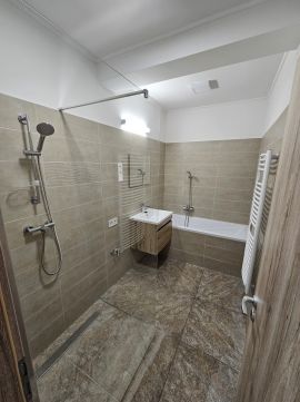 Eladó Lakás 7624 Pécs Egyetemváros, Hungária u. újszerű első emeleti lakás eladó!