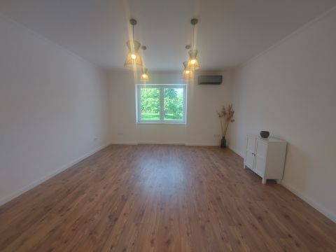 Eladó Lakás 5000 Szolnok 