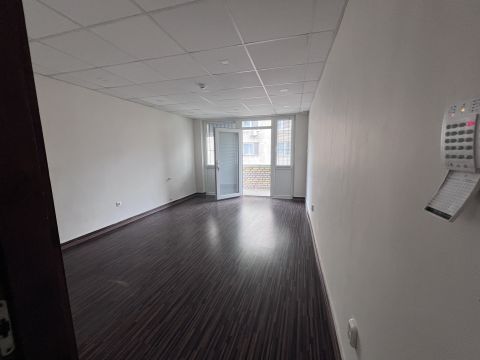 Eladó Üzlethelyiség 4024 Debrecen Belváros csendes utcájában