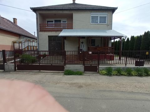 Eladó Ház 4627 Zsurk 