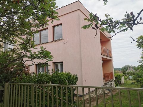 Eladó Ház 2545 Dunaalmás 
