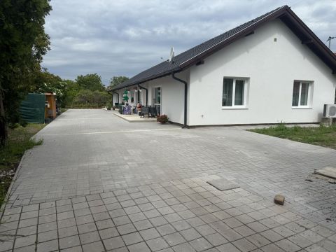 Eladó Lakás 2318 Szigetszentmárton ,  Kétgenerációs vagy üzleti célra is alkalmas ikerház Eladó!