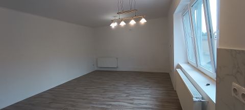 Eladó Ház 2750 Nagykőrös 2025-ben belsőleg felújított, nappali + 3 szobás családi ház