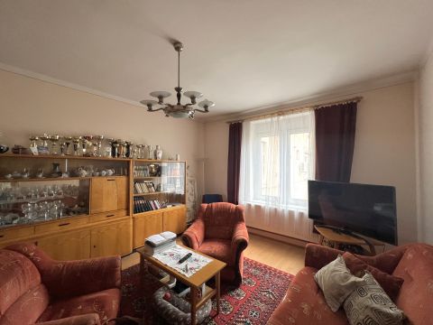 Eladó Lakás 8100 Várpalota Eladó 1.emeleti, 52 m²-es, tégla lakás, központhoz közel!