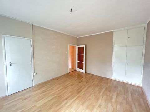 Eladó Lakás 8200 Veszprém Stadion utca