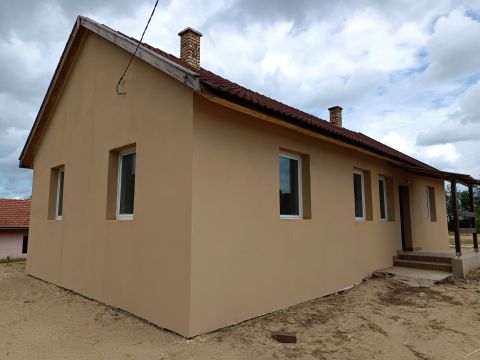 Eladó Ház 2765 Farmos , Farmoson központ közelében 3 szoba + nappalis 81 nm-es ház hatalmas telekkel eladó! 