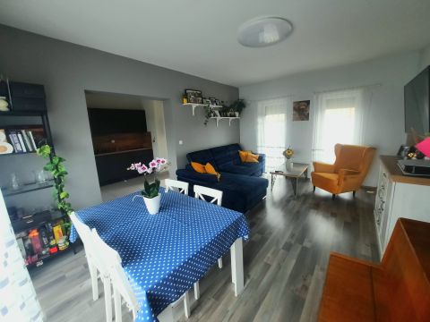 Eladó Ház 6000 Kecskemét , Kecskeméten a Nyíri lakóparkban nappali +2 szobás családiház